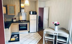 Logement Centre Ville D'Epernay Avec Parking Prive